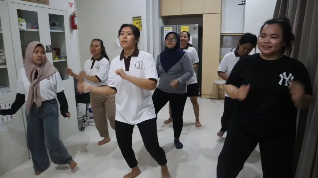 Pekerja Rumah Tangga: Peran Penting dalam Aspek  Psikologis Keluarga